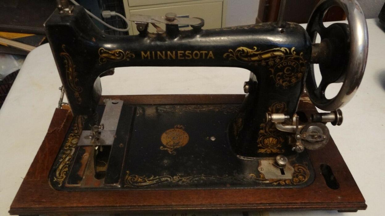 Minnesota Model C Sewing Machine 1909 Cast Iron Gold Graphics Antique w/ manual