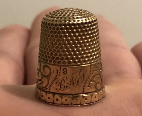 Pretty Antique 14 Kt Gold Thimble w/ Engraved Band * American * Circa 1880