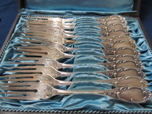 C A BEUMERS GERMANY 800 SILVER SET 12 DESSERT FORKS HAND TOOLED ACCENTS XLNT
