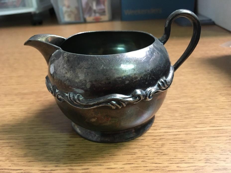 VINTAGE WM. A. ROGERS SILVER PLATED CREAMER 8136 ROYAL MOUNTED DESIGN