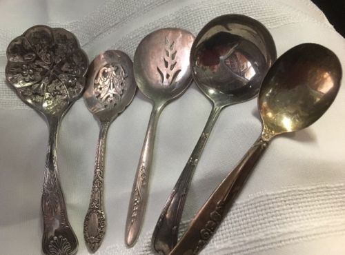 Vintage Lot Of 5 Small Fruit Spoon Spoons Sugar Spoons Silver plate *