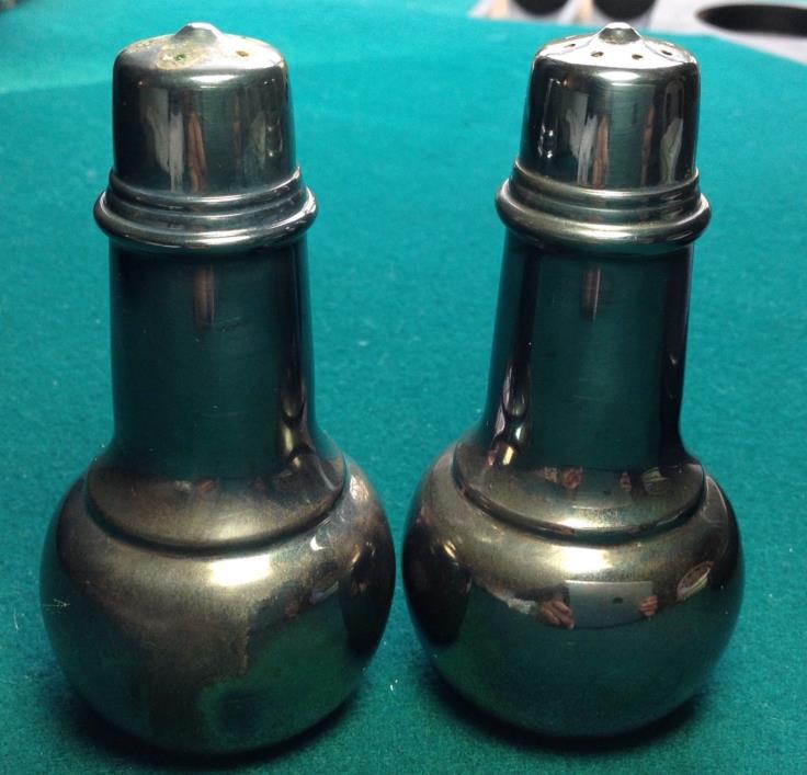 Pair Salt & pepper shakers VINTAGE SILVER PLATE ONEIDA Wm A Rogers