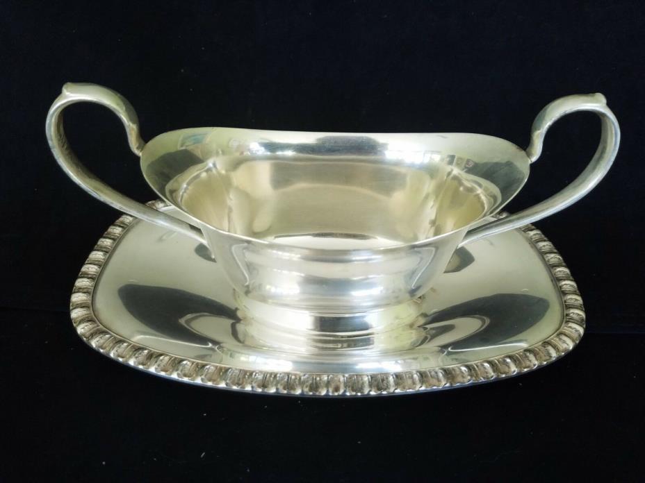 Vintage Wm Rogers CASTLE Silver Plate Gravy Sauce Boat w/attached Drip Plate