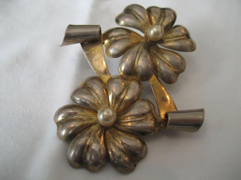 Collectible -- Vintage -- Sterling Silver Flowewr Pin
