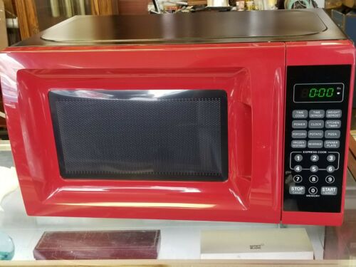 700W Microwave Oven, Compact Countertop, Dorm Room Bedroom, Mainstays, Red, Used