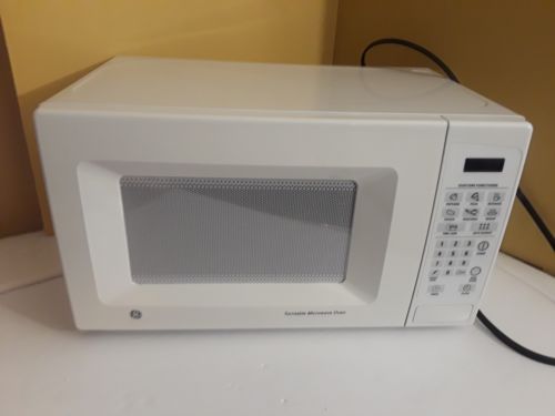 GE Turntable Microwave Oven 0.7 cu ft 700 Watt Model #JES738WJ02