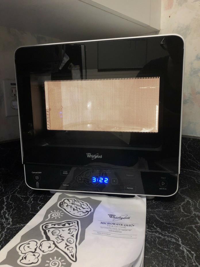 Whirlpool WMC20005YW 0.5 Cu-Ft. White Counter top Microwave Pre-owned
