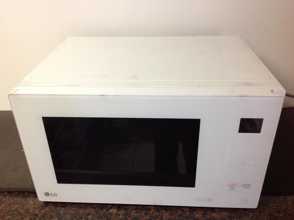 LG LMC1575SW NeoChef Countertop Microwave - White 1.5 cu. ft. / Scratches