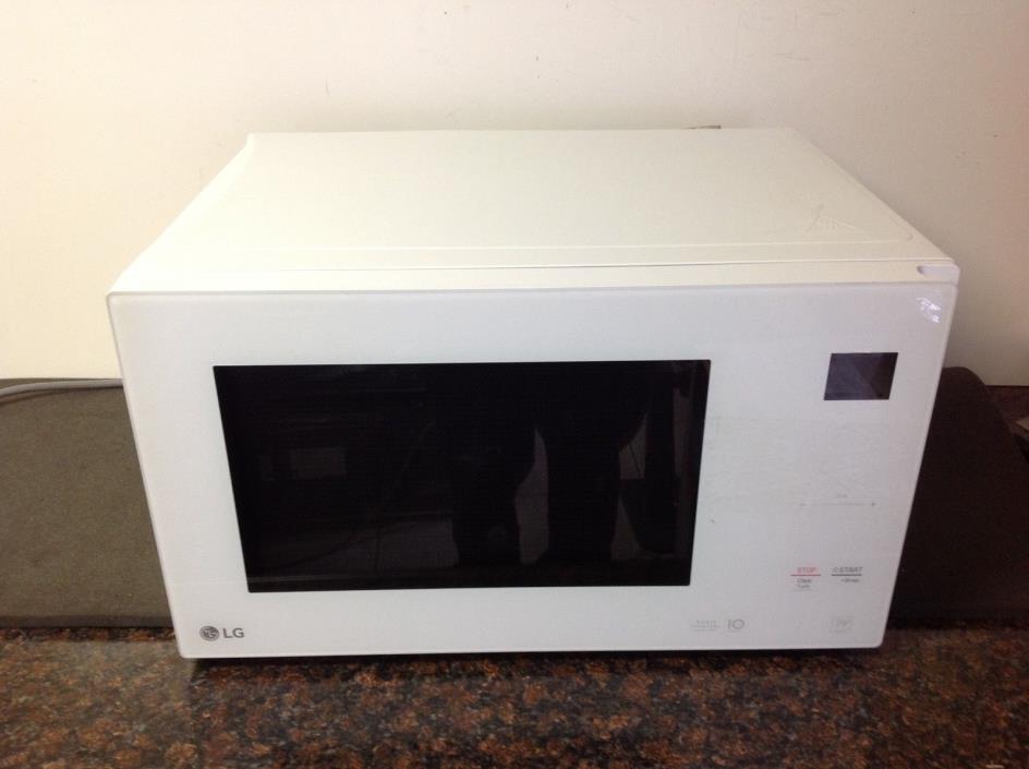 LG LMC1575SW NeoChef Countertop Microwave - White 1.5 cu. ft. / Dented