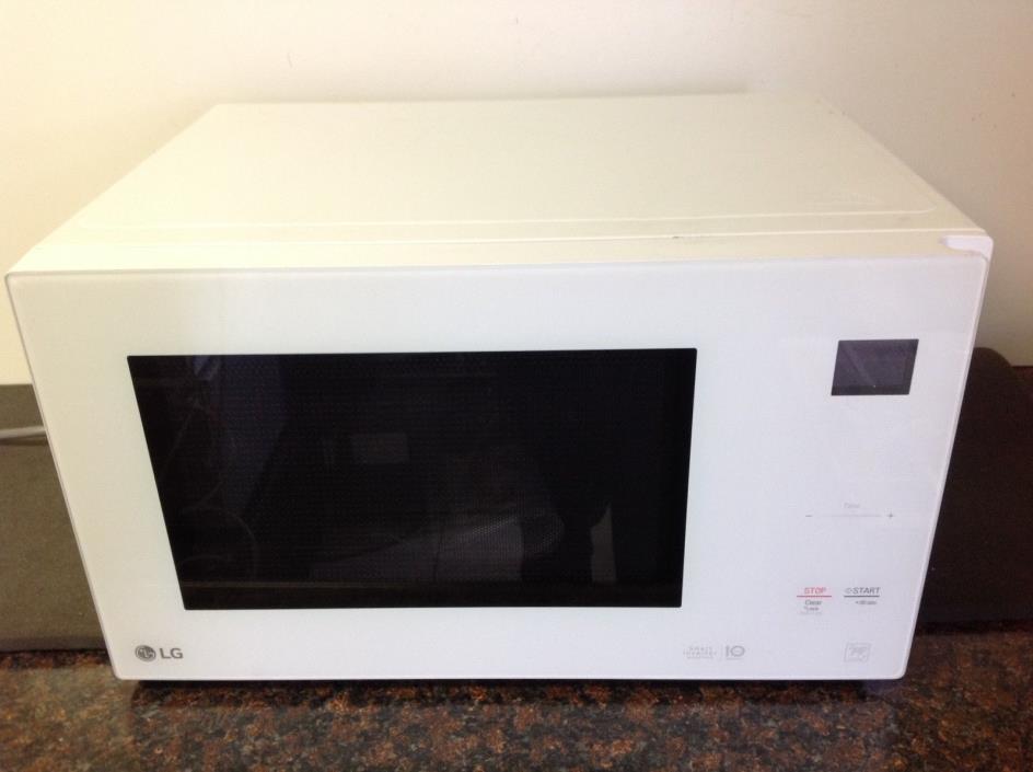 LG LMC1575SW NeoChef Countertop Microwave - White 1.5 cu. ft. // Used