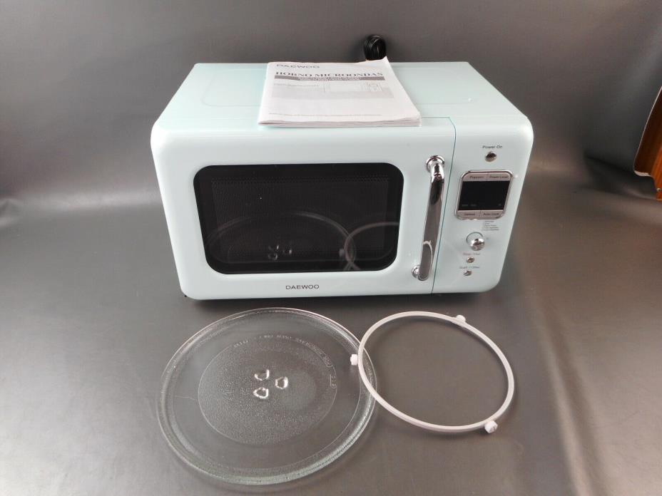 Daewoo KOR-7LREM Retro Countertop Microwave Oven 0.7 Cu. Ft., 700W | Mint Green