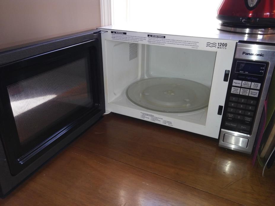 Panasonic Microwave Oven 1200W power chrome & black gently used 100% functioning