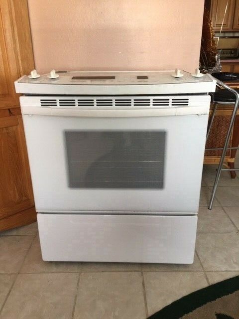 KITCHEN AID SUPERBA SLIDE IN - COOKTOP/CONVECTION OVEN - 30 INCHES WIDE - WHITE.