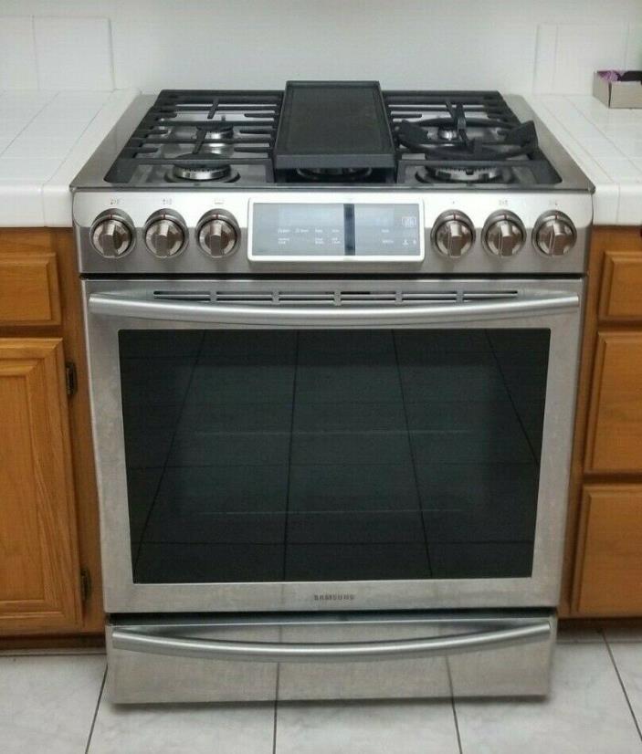 SAMSUNG NX58H5600SS 5.8 Cu Ft Freestanding Gas Range - Stainless Steel