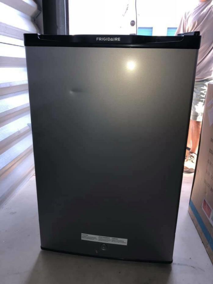 Frigidaire Compact Refrigerator 4.5 Cu-Ft. Single Door-Silver Mist  FFPE45B2QM