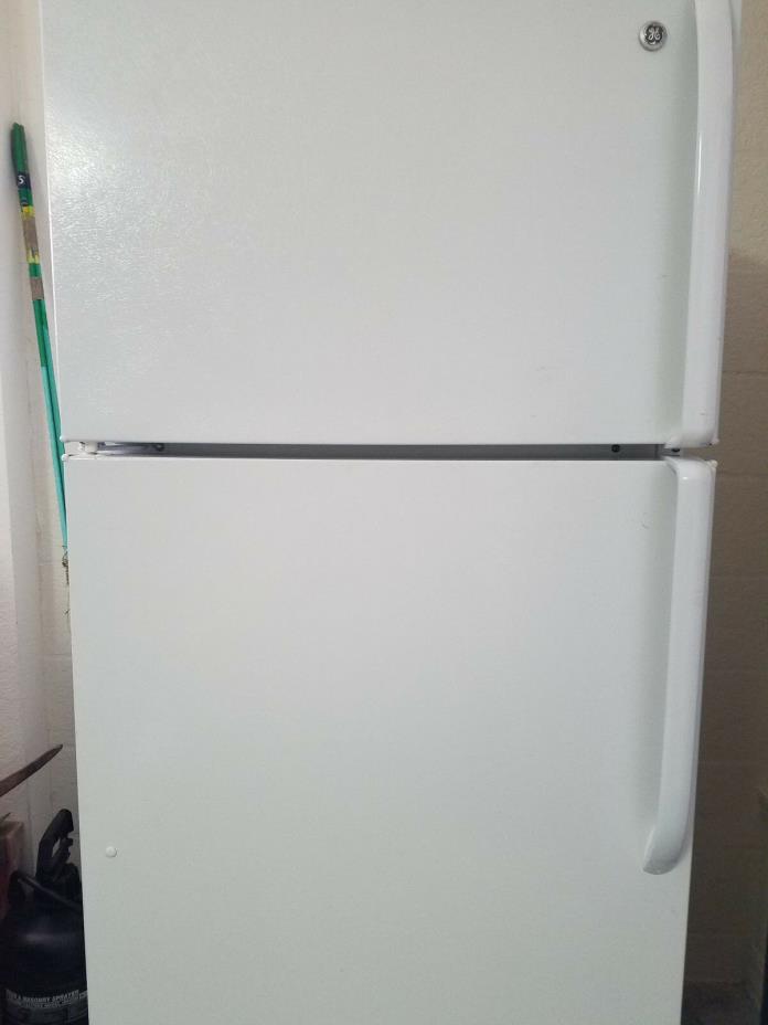 GE 18 CU FT REFRIGERATOR