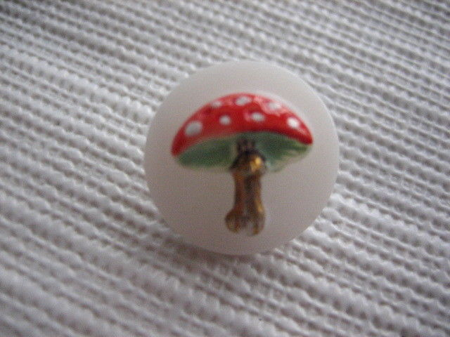 Vintage Small 9/16ths Inch White Glass Mushroom Plant Life Button - WG23