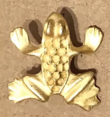 Realistic Gold Metal Realistic Button FROG 1” Carved Detail Very Nice
