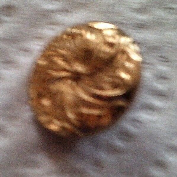 Vintage Women's Floral design gold color metal 1/2 inch unmarked round button