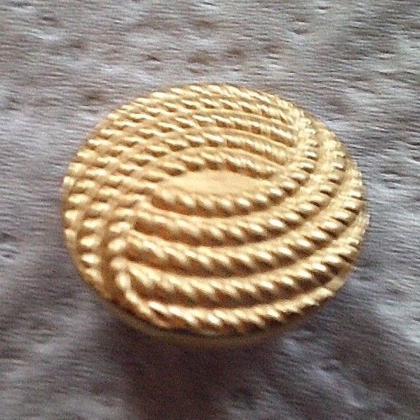 Vintage Women's Woven design gold color metal 3/4 inch unmaked round button