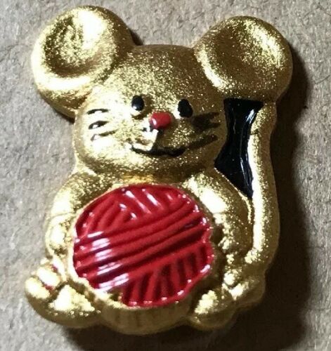 TOO CUTE! Realistic Metal Handpainted MOUSE w YARN Button JHB Metallic Look 3/4”