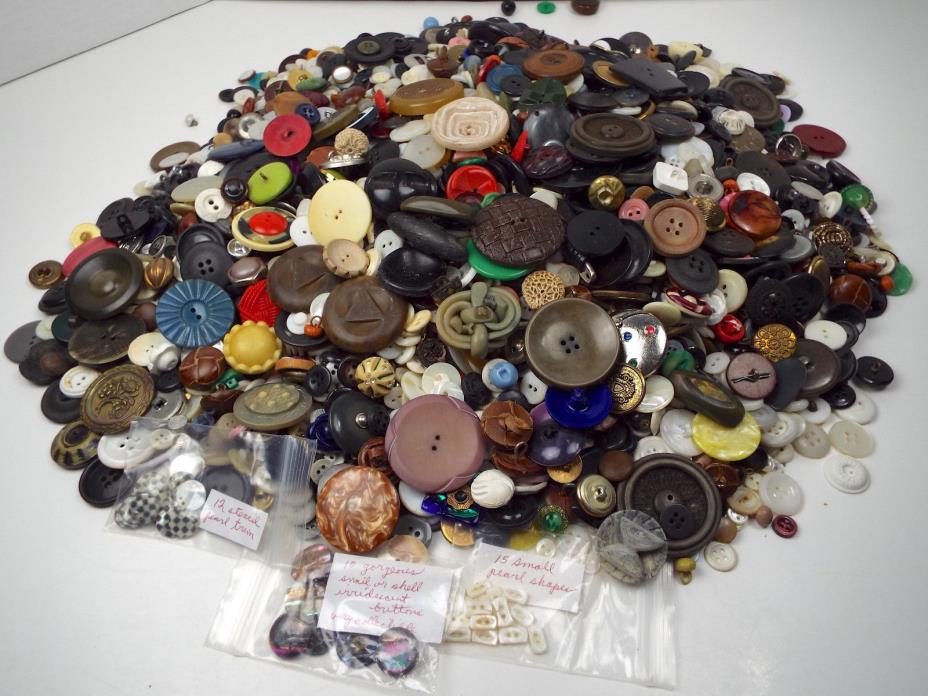 VINTAGE BUTTON COLLECTION Over 10 Lbs Unsearched Sold As Found Estate Lot #158