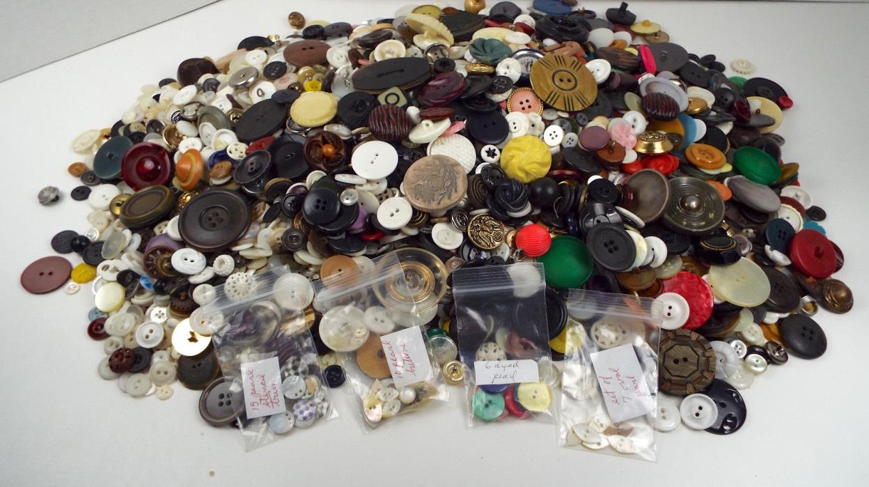 VINTAGE BUTTON COLLECTION Over 10 Lbs Unsearched Sold As Found Estate Lot #157