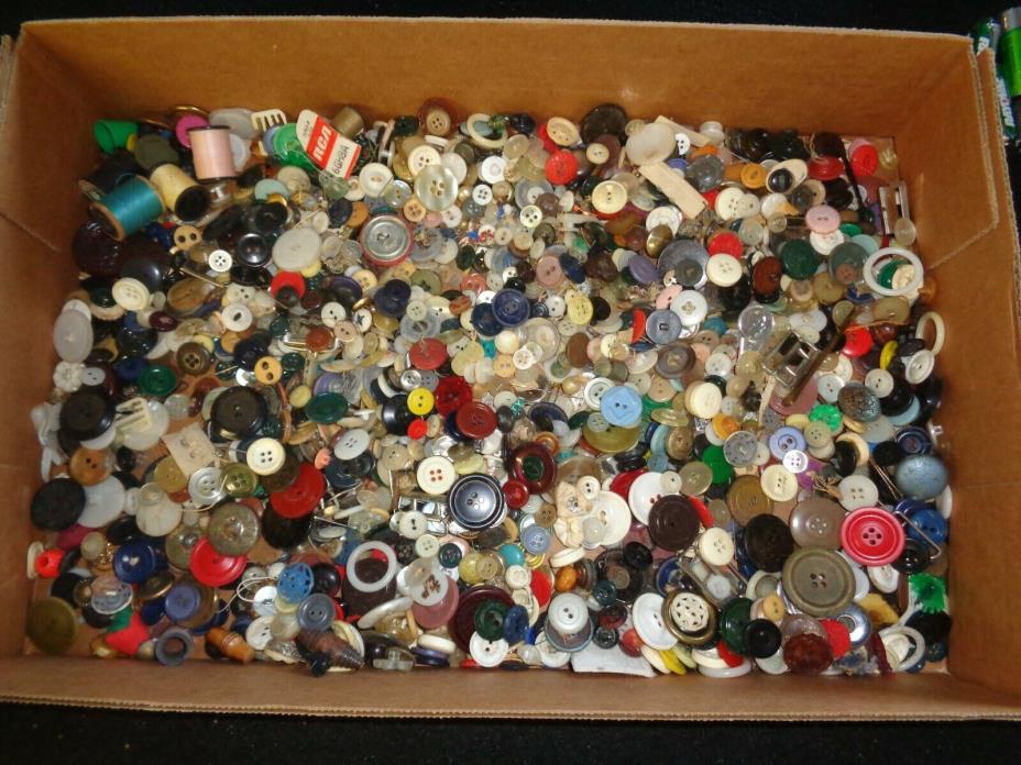 VINTAGE BUTTON HUGE LOT MIXED ALL KINDS