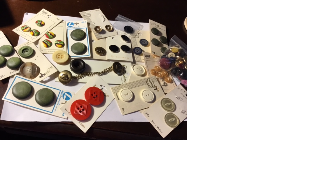 LOT OF APPROX. 75 BUTTONS - ESTATE FIND - MOST ON ORIGINAL CARDS