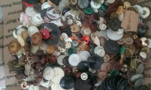 Vintage  BUTTONS~ARTS/CRAFTS~COLLECTING~SEWING~FUN   ??