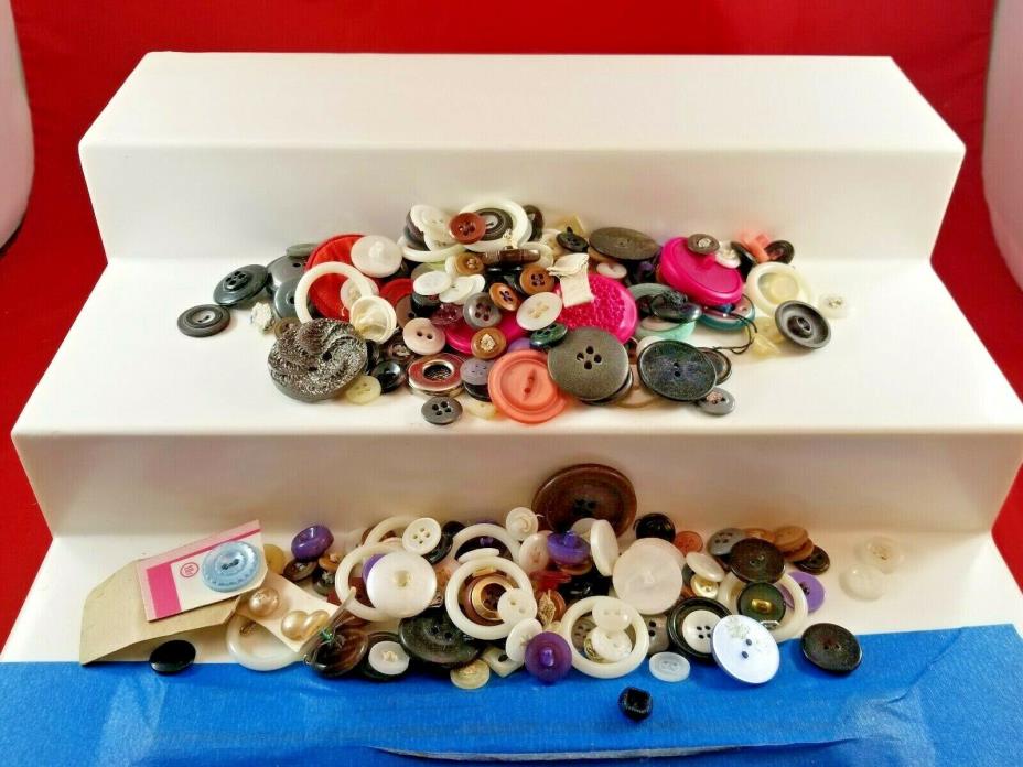 Vintage Mixed Lot of Buttons  Lot(210-60)