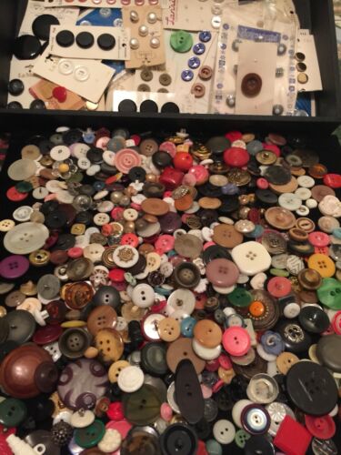 VINTAGE ~ 2 POUND ~ MIXED LOT OF OLD SEWING BUTTONS  Some Still In Packages