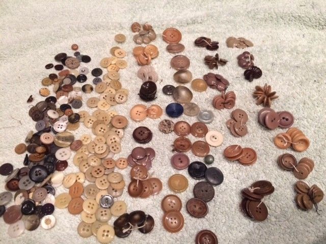 350 pcs MIXED LOT Buttons ALL TYPES & SIZES & COLORS OLD Vintage