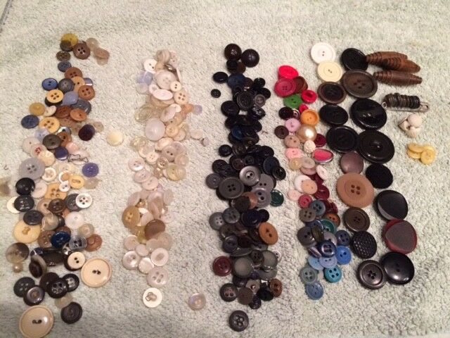 425 pcs MIXED LOT Buttons ALL TYPES & SIZES & COLORS OLD Vintage