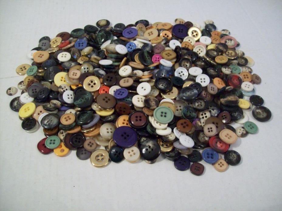 Mixed LOT 650 buttons crafting sewing collecting flat 2-4 holes older lot