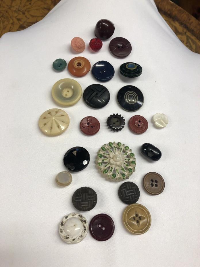 MIXED LOT OF 26 EARLY PLASTIC BUTTONS COG PINWHEEL BAKELITE CELLULOID PINK RED