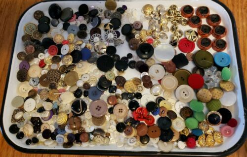 Nice Mixed Lot of Vintage Buttons. Metal, plastic, sewing, craft & collecting.