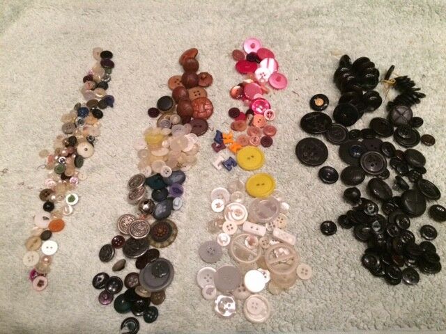 420 pcs MIXED LOT Buttons ALL TYPES & SIZES & COLORS OLD Vintage