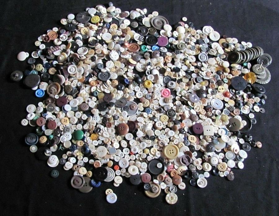 Vintage Sewing Buttons Over 1000 pieces Nearly 3 Pounds