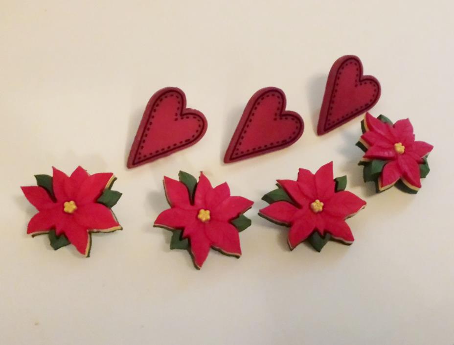 7 Winter Buttons Point Setter Hearts 15mm