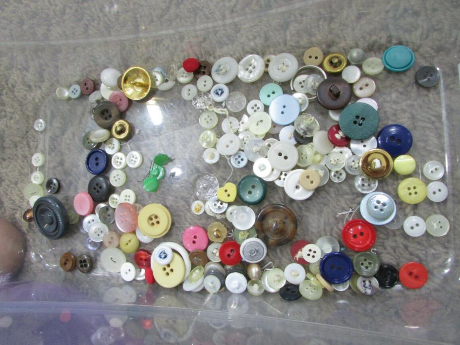 Lot of  vintage buttons ESTATE 4.1  OZ.  CRAFTS All colors