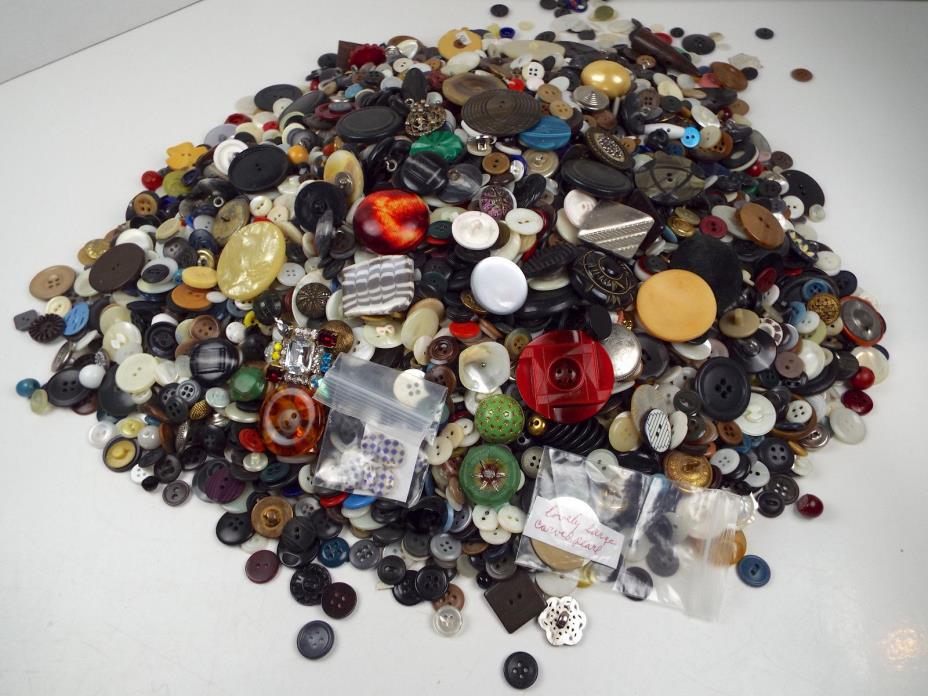 VINTAGE BUTTON COLLECTION Over 10 Lbs Unsearched Sold As Found Estate Lot #160