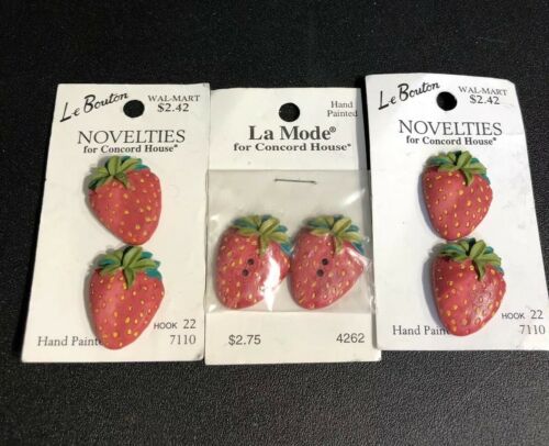 Vintage La Mode Strawberry Buttons On Original Card  114-17