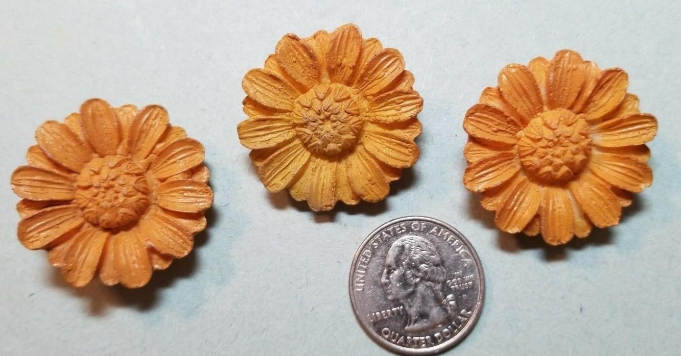 3 UNPAINTED  DAISEY FLOWER COMPOSITION BUTTONS - WIRE SHANKS - 1 1/4