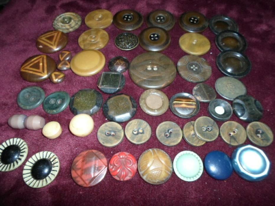 45 TIGHT TOP VINTAGE TO MODERN  BUTTONS - VERY NICE -U 78