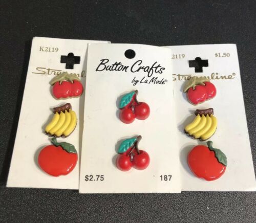 Vintage Streamline La Mode Fruit 8  Buttons On Original Card  114-11