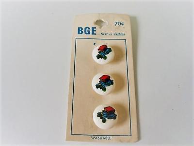 3 Vintage Novelty Buttons White Plastic Red Blue Classic Cars 5/8 In. BGE Card