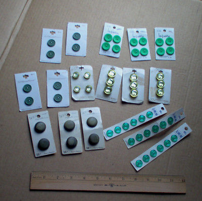 BUTTONS, VINTAGE 17 COMPLETE STORE CARDS VARIOUS STYLES COLORS SHAPES SIZES (17)