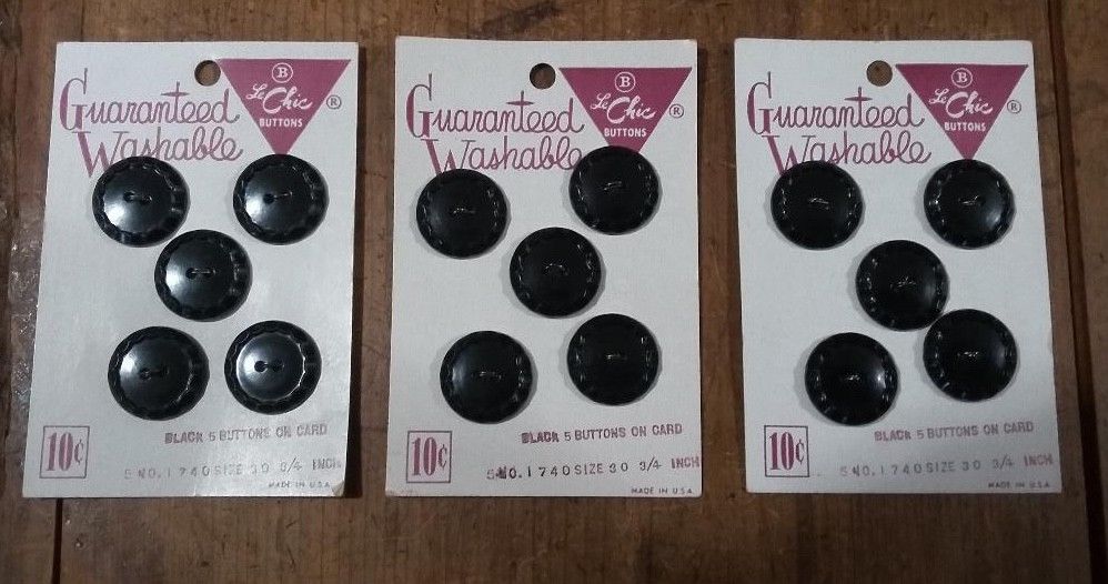 Vintage Le Chic Buttons on Original Card