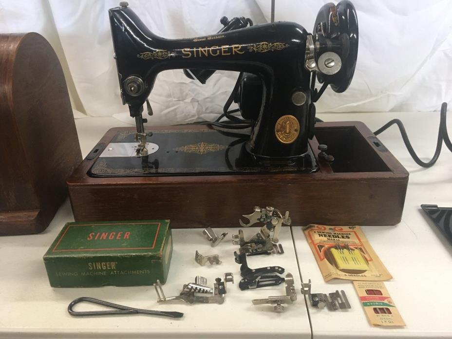 Excellent Condition Singer  Sewing Machine With  Bentwood Case 1950